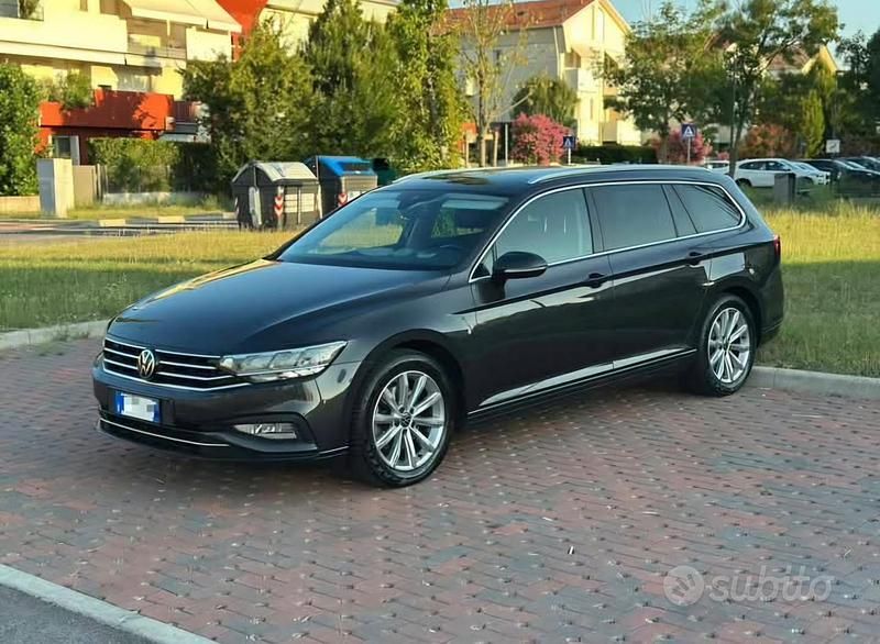 Usata VW Passat 150 CV (110 kW) 2021 Grigio Station wagon