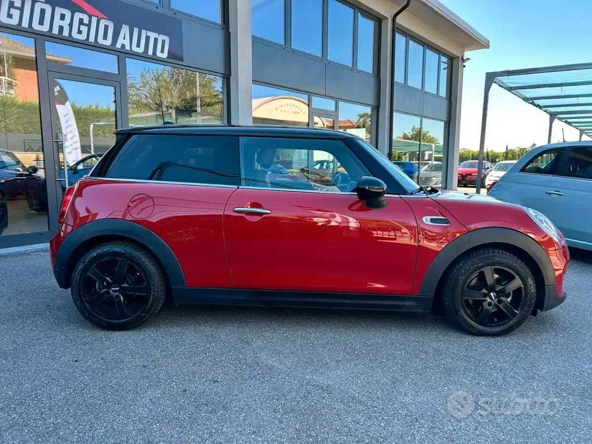 Usata Mini Cooper D Hype 116 CV (85 kW) 2018 Rosso Utilitaria
