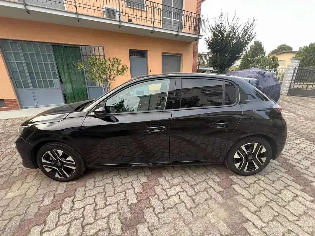 Usata Peugeot 208 Allure 101 CV (74 kW) 2025 Utilitaria