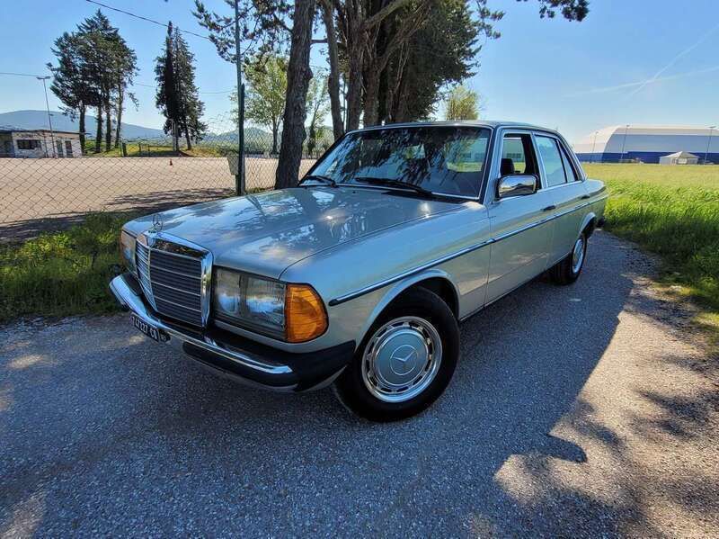Argento Usata 1983 Mercedes E200 Tre volumi | 16.500 € - Immagine 1/4
