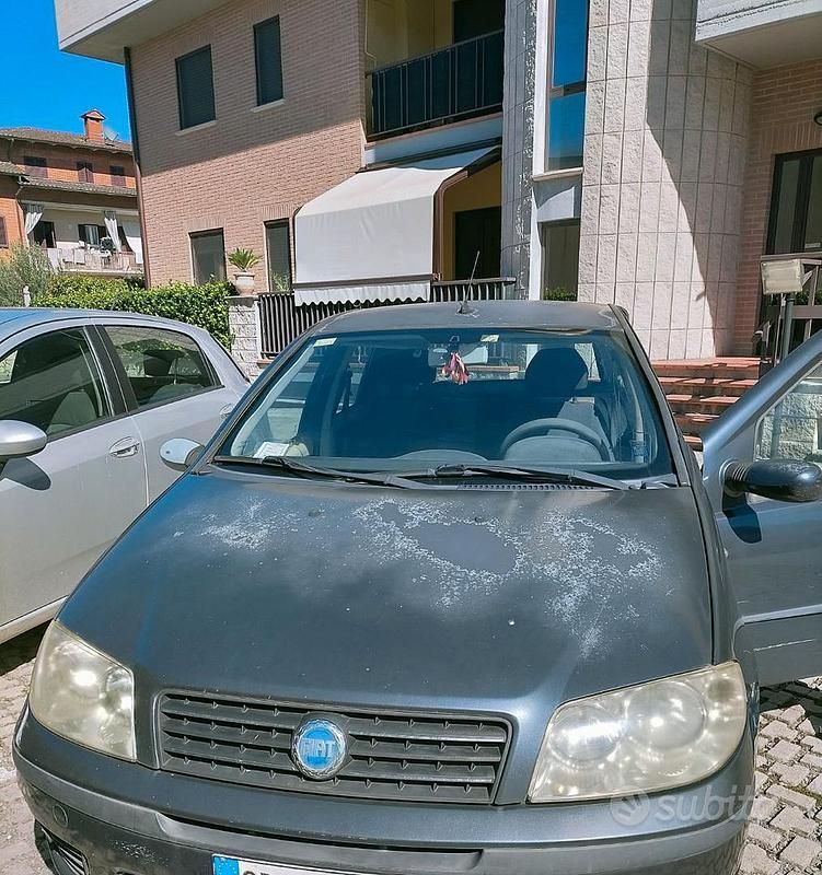 Grigio Usata 2004 Fiat Punto Due volumi | 700 € (Super prezzo) - Immagine 1/4