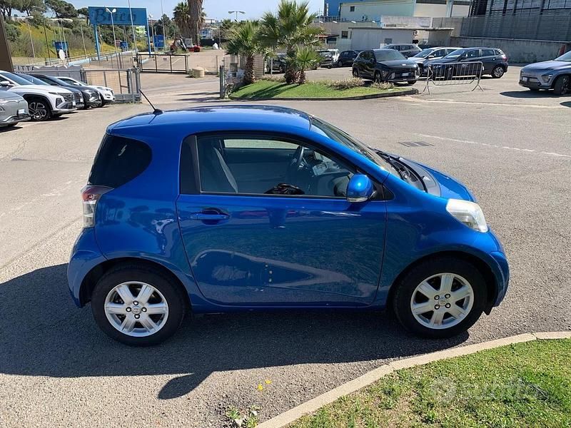 Usata Toyota iQ 98 CV (72 kW) 2012 Blu Utilitaria