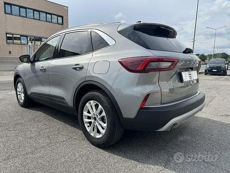 Usata Ford Kuga Titanium 190 CV (139 kW) 2024 Grigio SUV