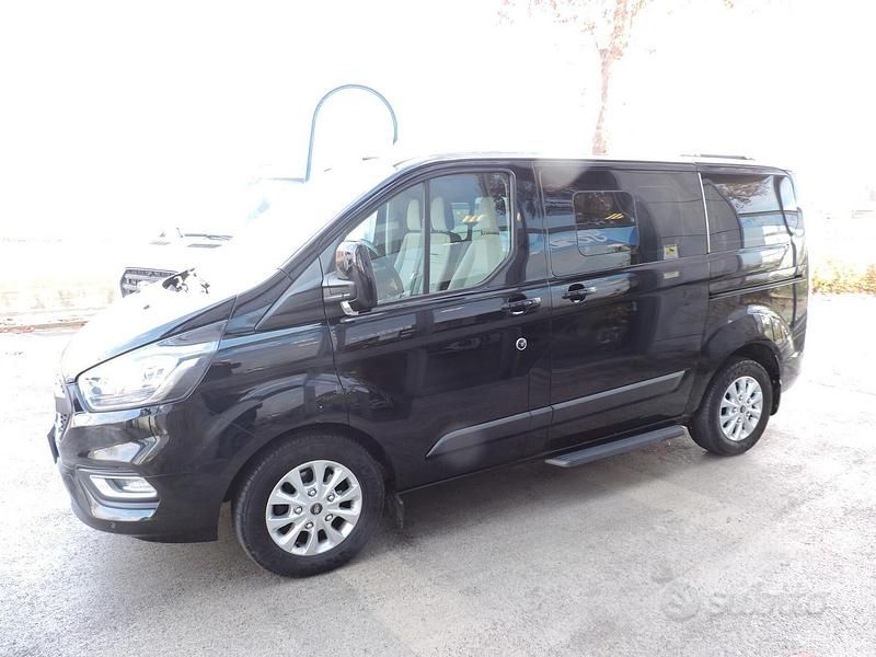 Usata Ford Tourneo Titanium 131 CV (96 kW) 2019 Nero Monovolume