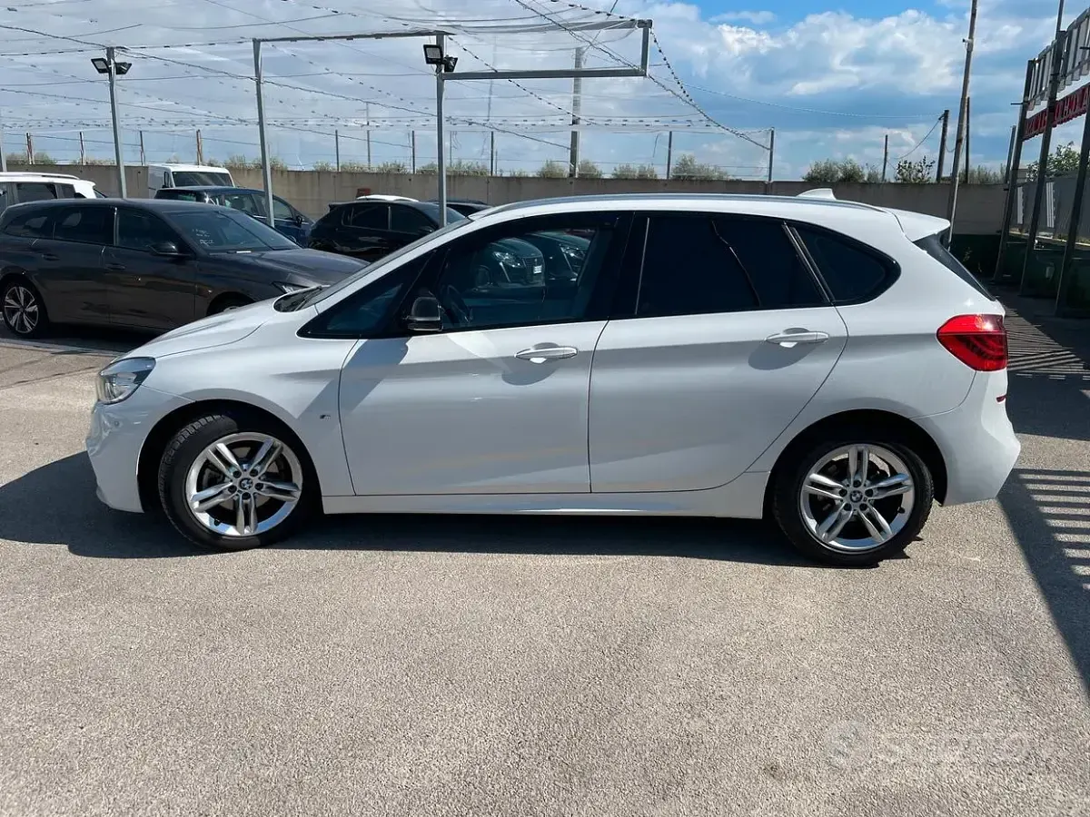 Usata BMW 218 Active Tourer Advantage 150 CV (110 kW) 2018 Bianco Monovolume
