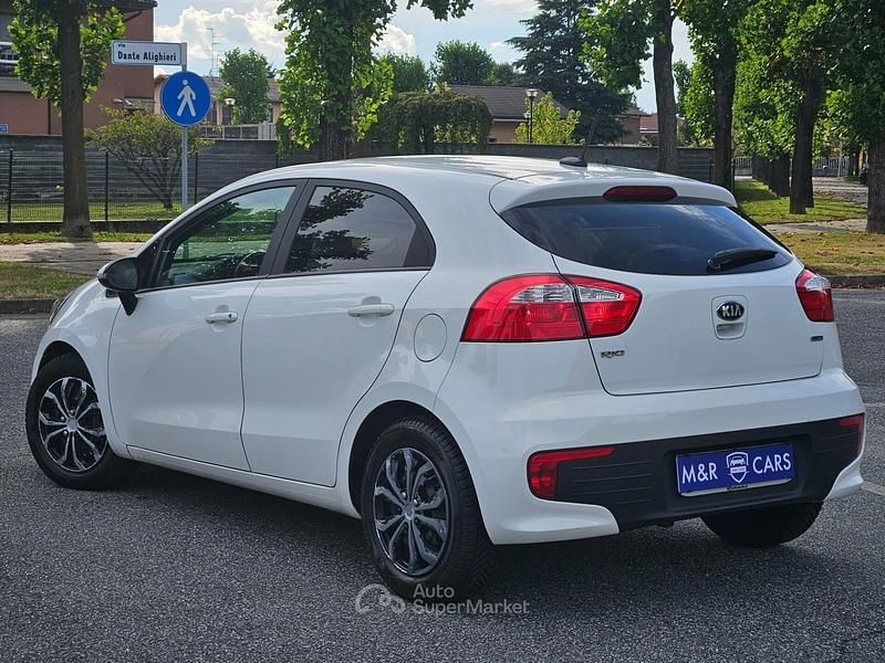 Usata Kia Rio Active 75 CV (55 kW) 2016 Bianco Berlina