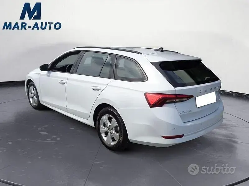 Usata Skoda Octavia Executive 150 CV (110 kW) 2022 Bianco Station wagon