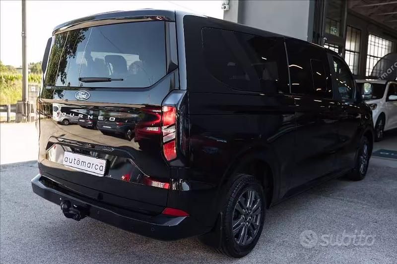 Usata Ford Tourneo Custom Titanium 170 CV (125 kW) 2024 Nero metallizzato Furgone