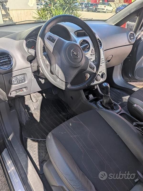 Usata Opel Corsa 69 CV (50 kW) 2012 Nero Utilitaria