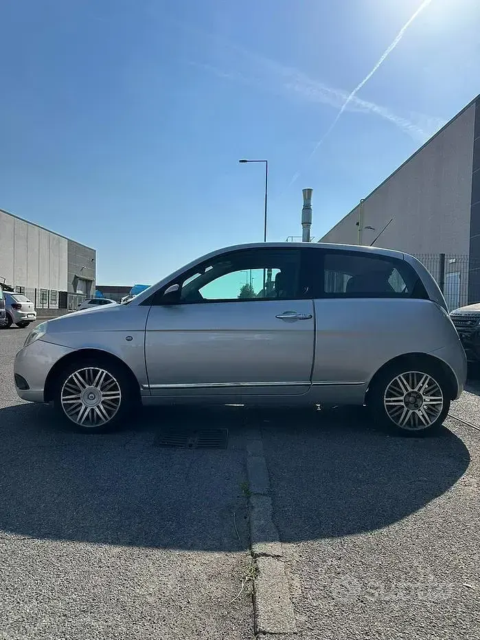 Usata Lancia Ypsilon 60 CV (44 kW) 2009 Grigio Utilitaria