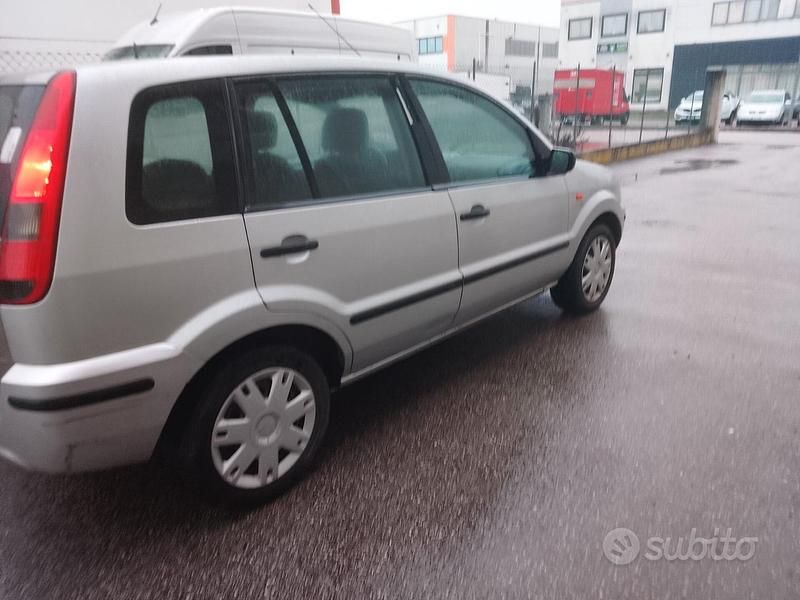 Usata Ford Fusion 68 CV (50 kW) 2008 Grigio Utilitaria