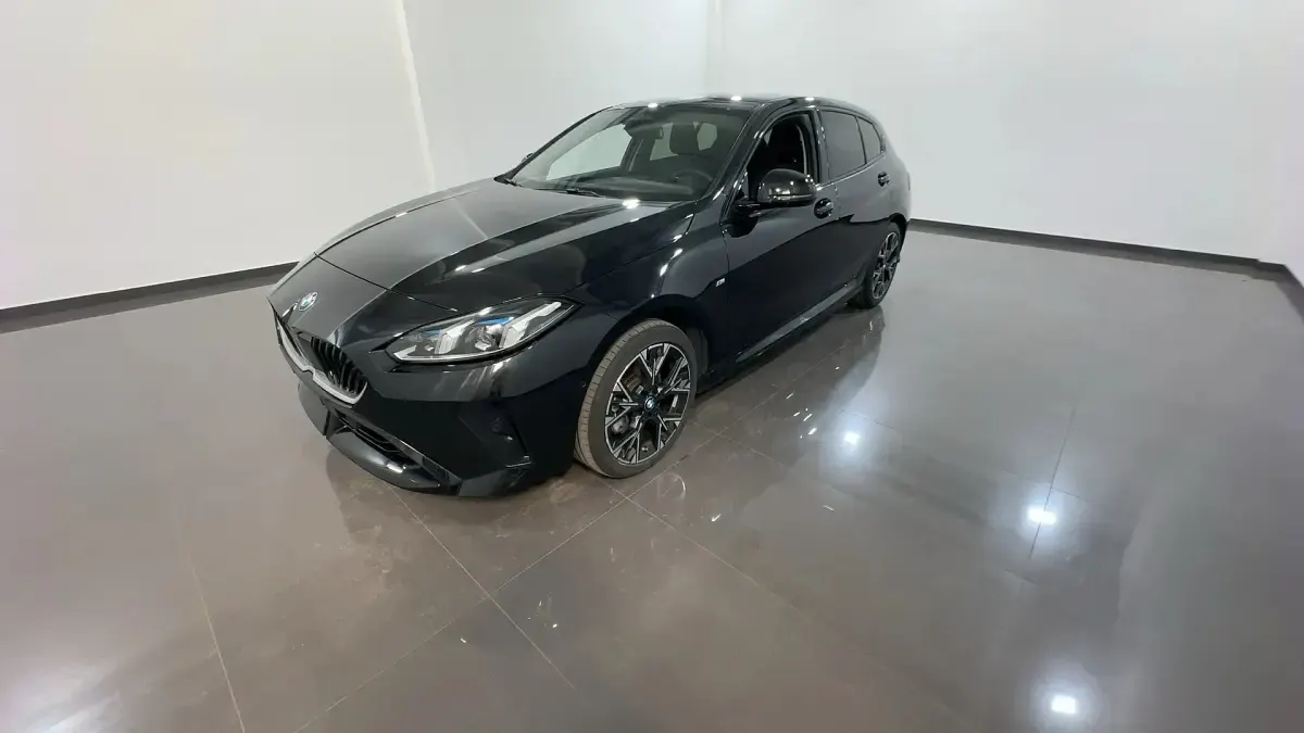 Usata BMW 120 M Sport 163 CV (119 kW) 2025 Saphire black Utilitaria