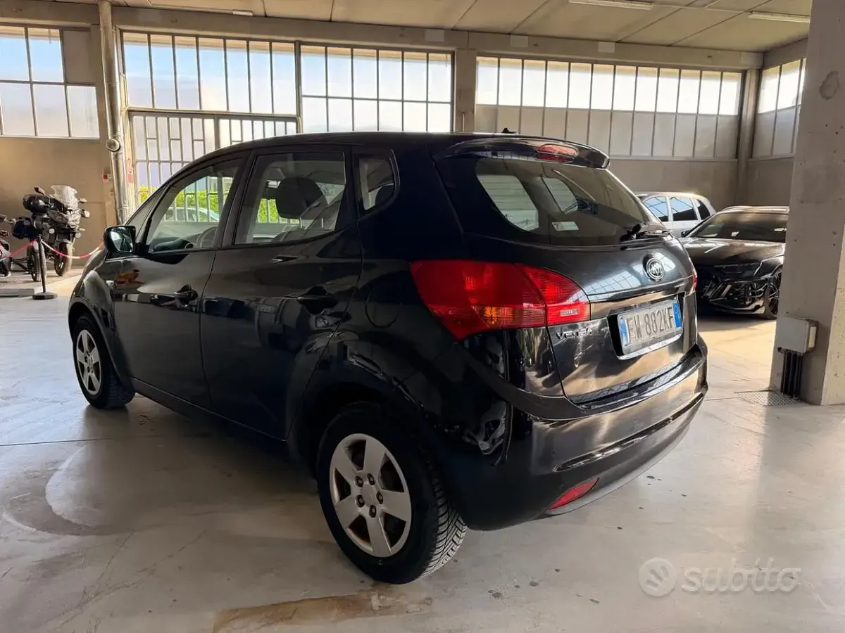 Usata Kia Venga Active 90 CV (66 kW) 2014 Nero Utilitaria