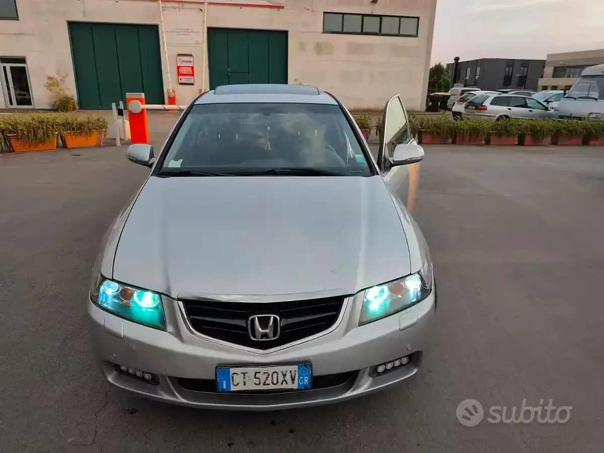 Usata Honda Accord Sport 140 CV (102 kW) 2005 Grigio Berlina
