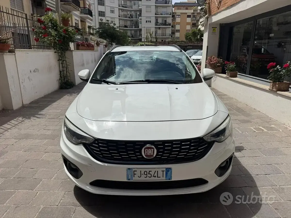 Usata Fiat Tipo Easy 120 CV (88 kW) 2017 Bianco Station wagon