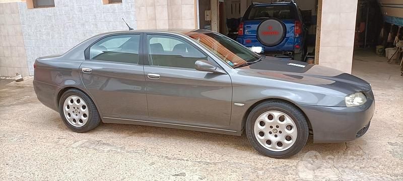 Usata Alfa Romeo 166 Progression 175 CV (128 kW) 2005 Grigio Berlina
