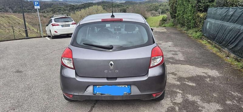 Usata Renault Clio II 68 CV (50 kW) 2010 Berlina
