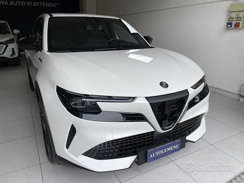 Usata Alfa Romeo Junior Edizione Speciale 145 CV (106 kW) 2025 Bianco SUV
