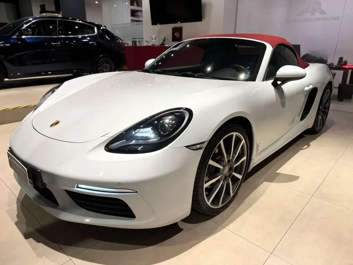 Usata Porsche 718 Boxster 299 CV (219 kW) 2022 Bianco Cabrio