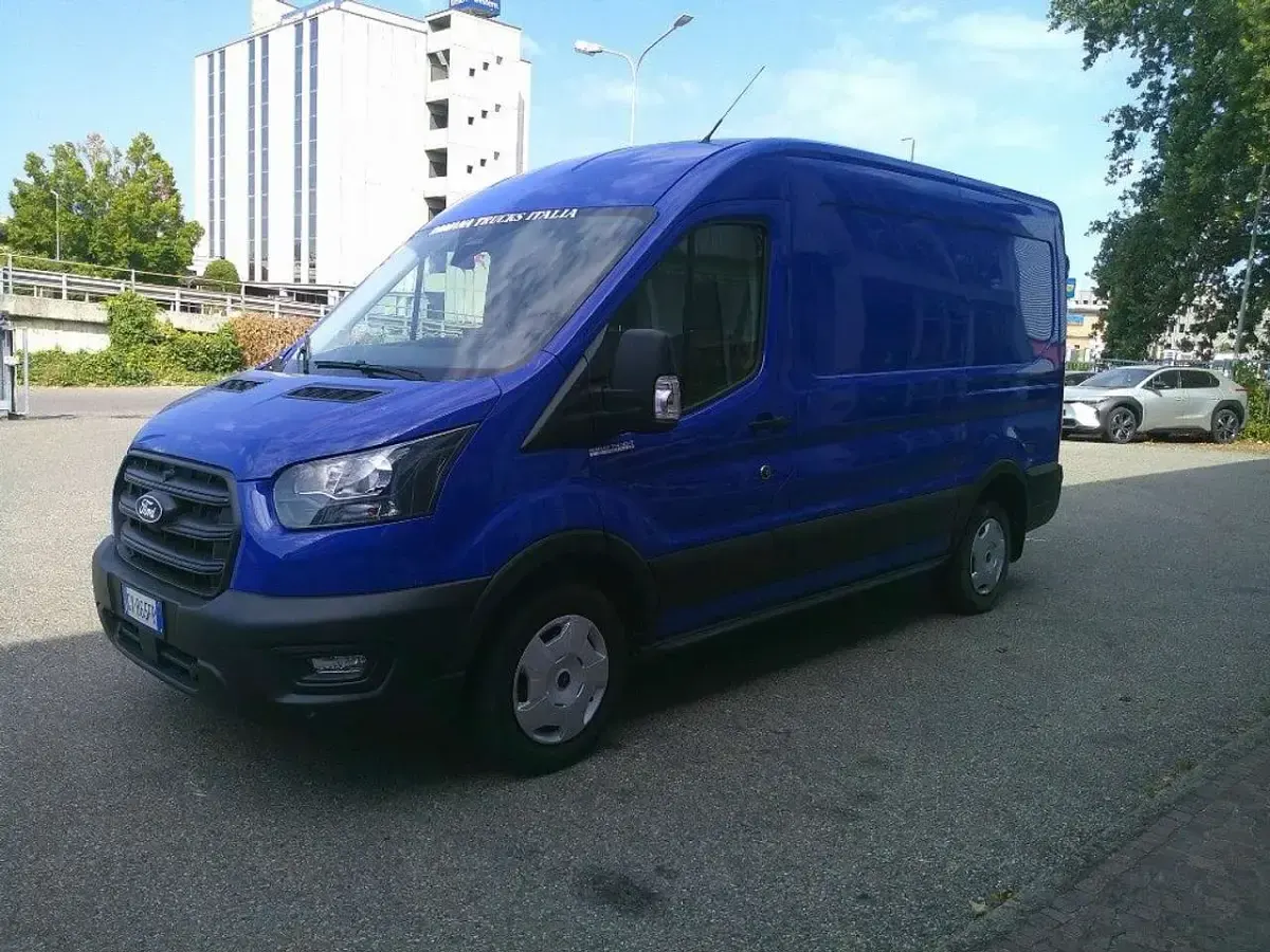 Usata Ford Transit Trend 131 CV (96 kW) 2024 Blu pastello Furgone