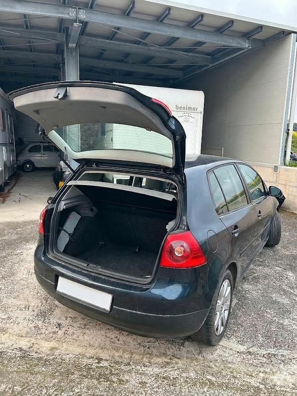 Usata VW Golf V 2004 Blu Utilitaria