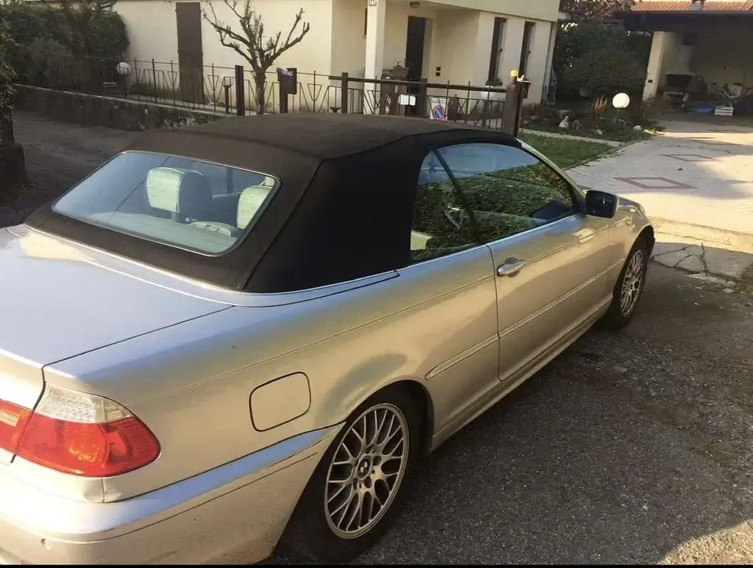 Usata BMW 320 Cabriolet Efficient Dynamics 170 CV (125 kW) 2004 Argento Cabrio