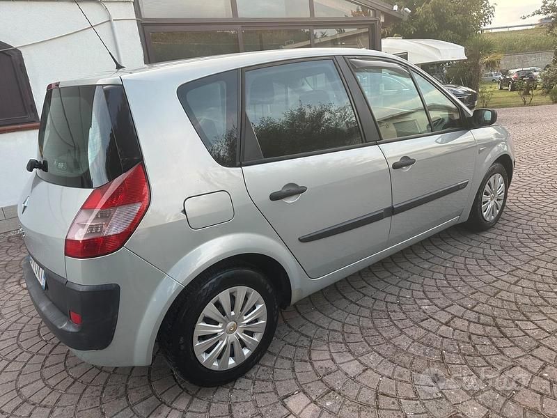 Usata Renault Scénic Authentique 82 CV (60 kW) 2003 Argento Monovolume