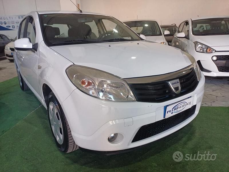Usata Dacia Sandero Lauréate 72 CV (52 kW) 2010 Bianco Berlina
