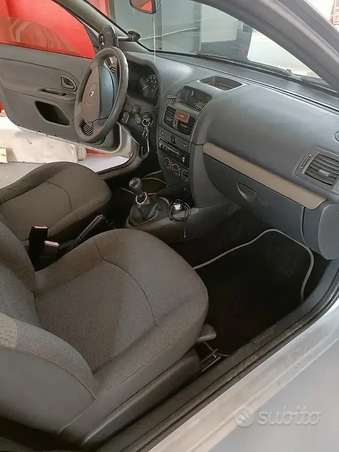 Usata Renault Clio II 58 CV (42 kW) 2004 Berlina
