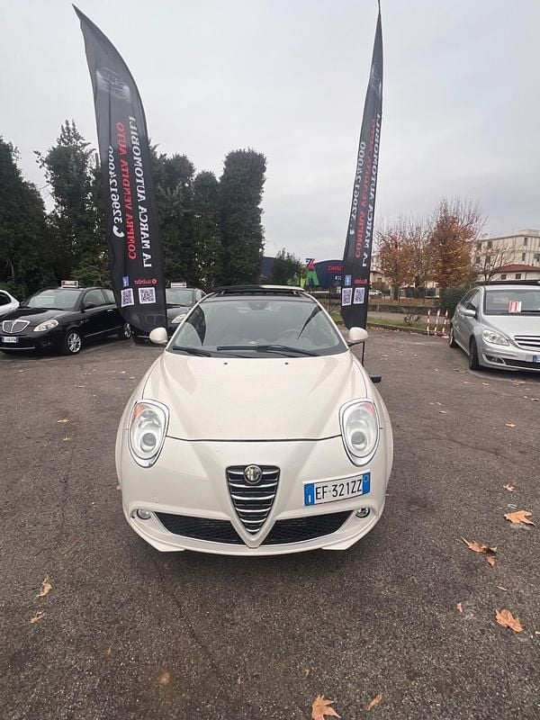 Bianco Usata 2010 Alfa Romeo MiTo Distinctive Due volumi | 4990 € (Buon prezzo) - Immagine 1/4