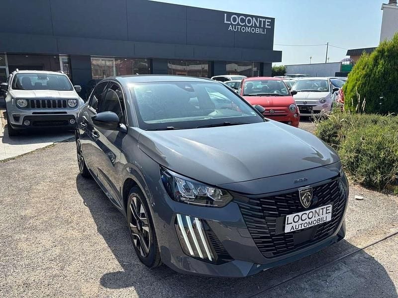 Usata Peugeot 208 Allure 101 CV (74 kW) 2024 Grigio Utilitaria