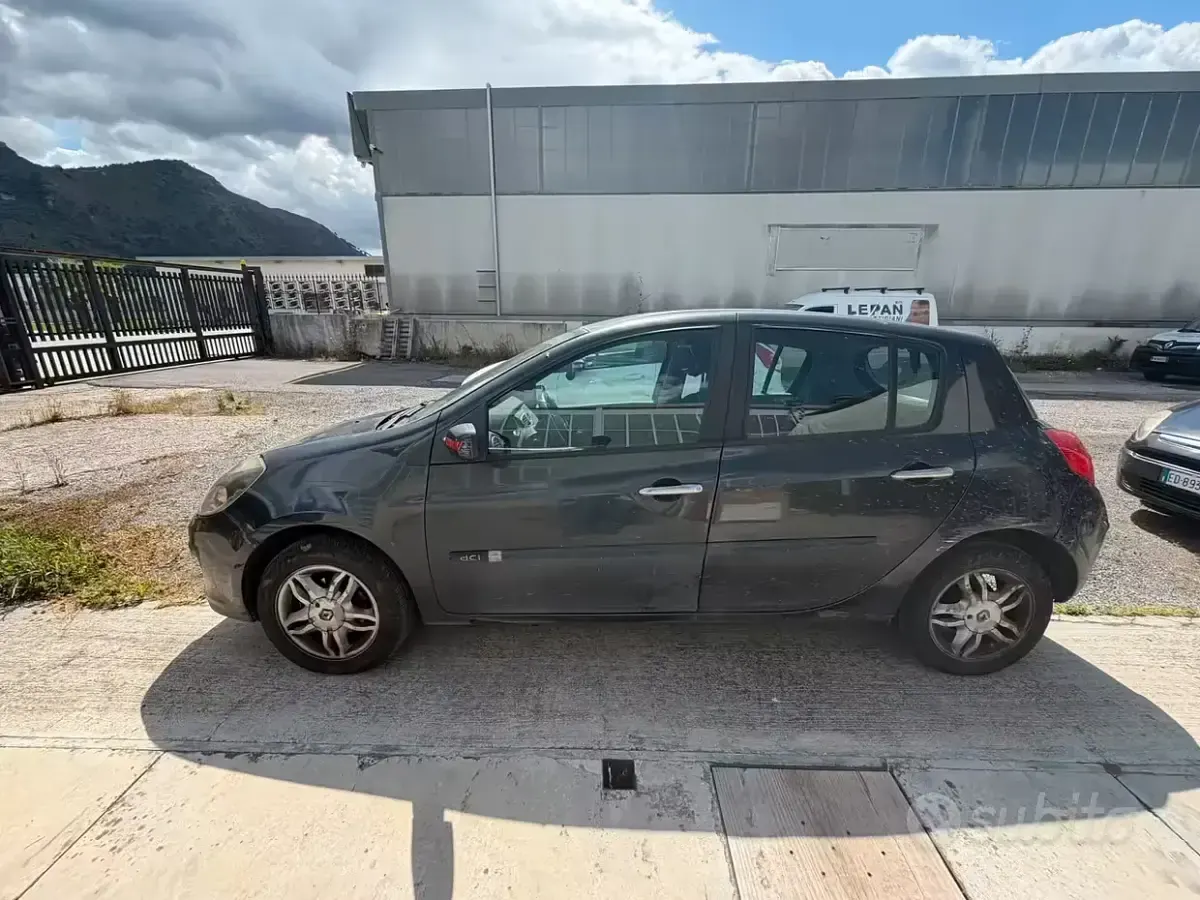 Usata Renault Clio II 85 CV (62 kW) 2006 Grigio Berlina