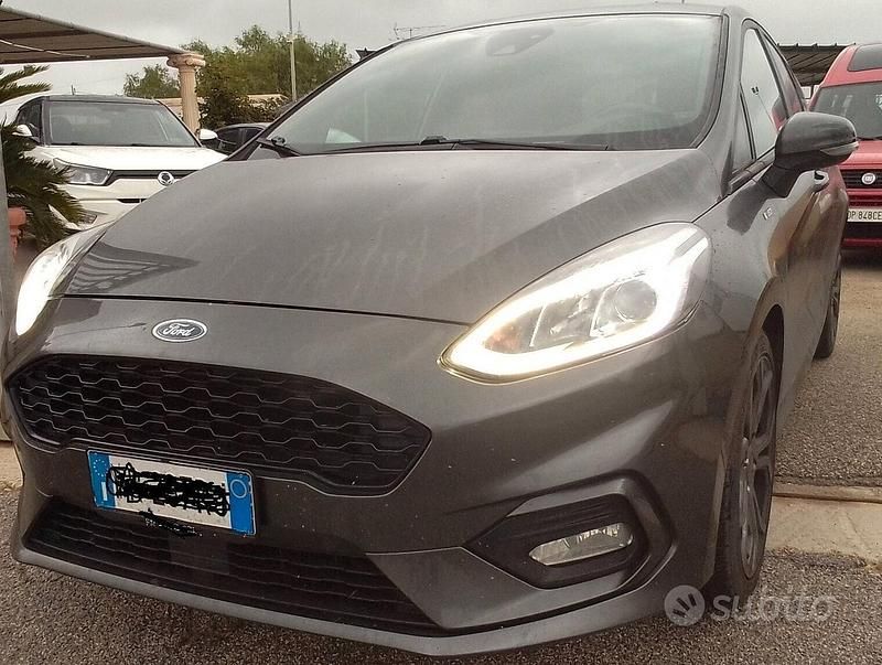 Usata Ford Fiesta ST-Line 85 CV (62 kW) 2018 Grigio Berlina