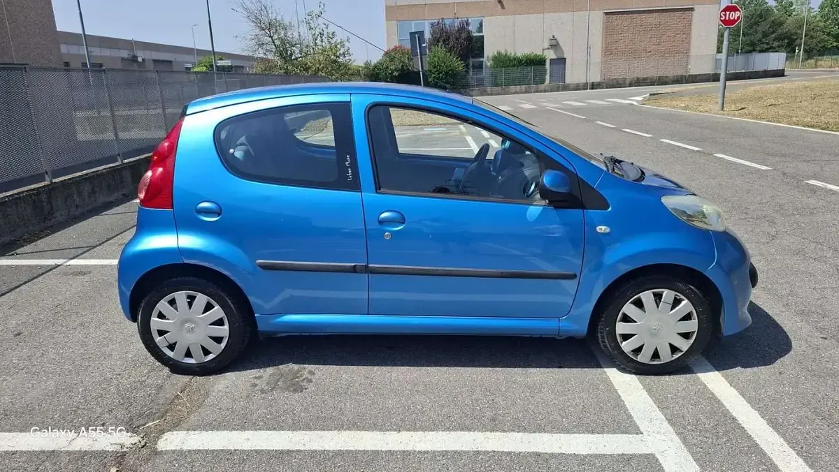 Usata Peugeot 107 Urban Move 68 CV (50 kW) 2008 Bluazzurro Utilitaria