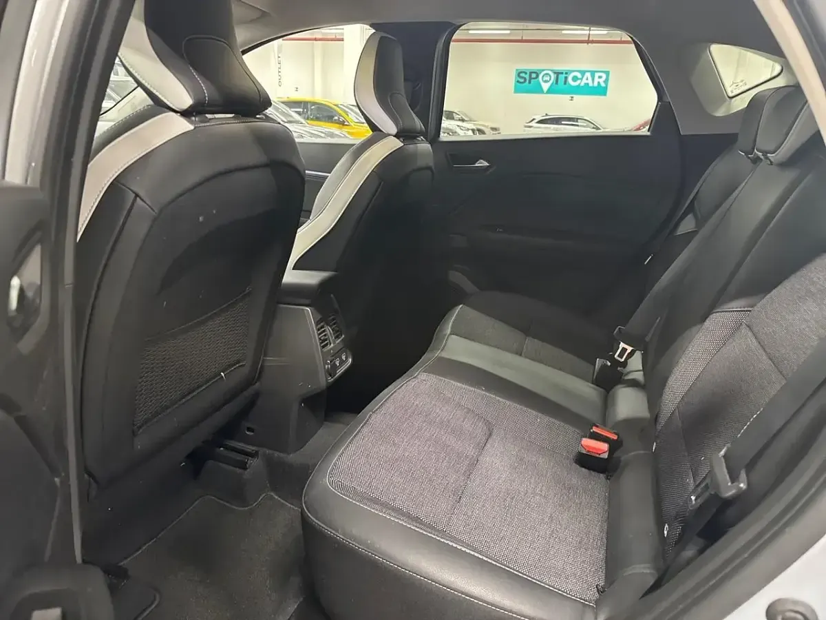 Usata Renault Captur Techno 101 CV (74 kW) 2023 Grigio SUV