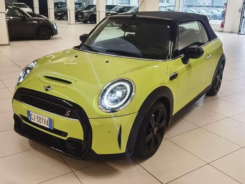Usata Mini Cooper Cabriolet Classic 178 CV (130 kW) 2022 Giallo faro Cabrio