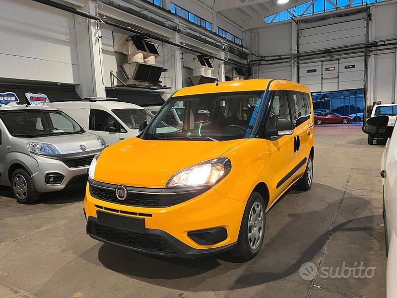Usata Fiat Doblò Lounge 120 CV (88 kW) 2018 Giallo Monovolume