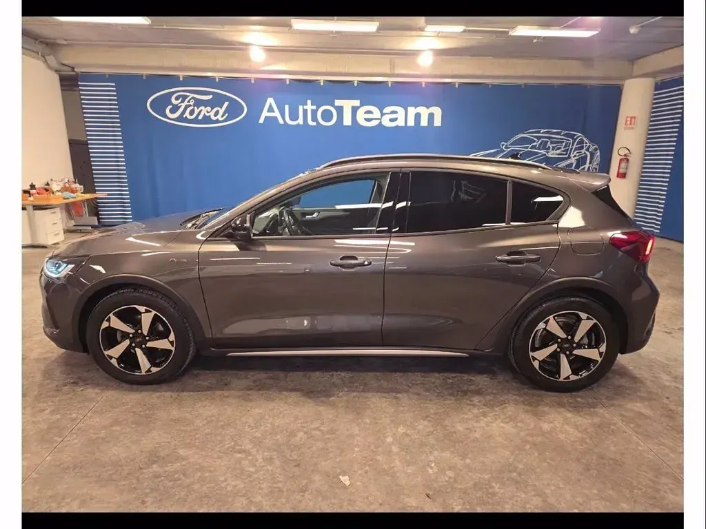 Usata Ford Focus Active 125 CV (91 kW) 2022 Magnetic grey SUV