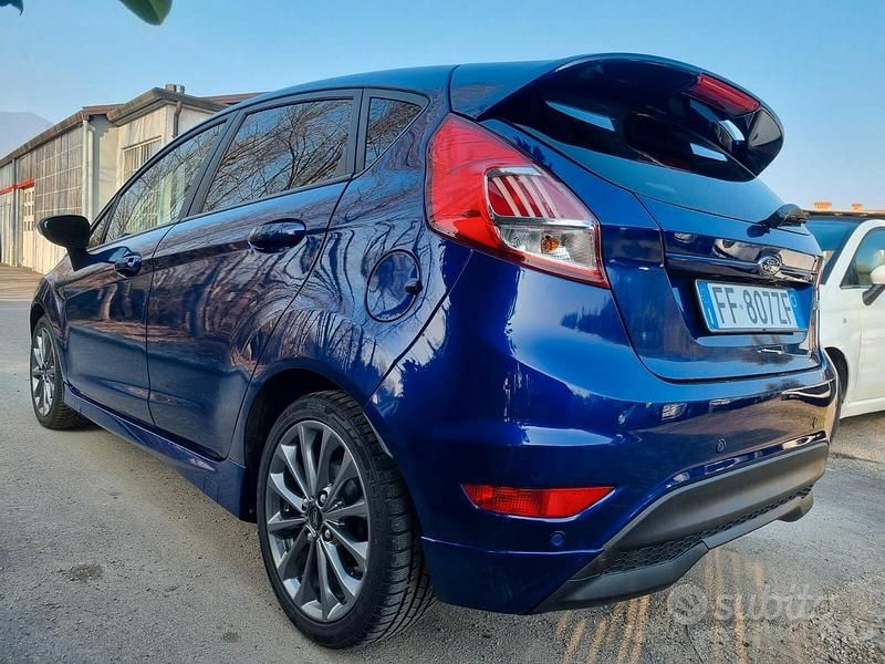 Usata Ford Fiesta ST-Line 95 CV (69 kW) 2016 Blu Berlina