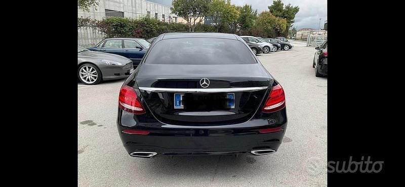 Usata Mercedes E220 AMG 194 CV (142 kW) 2016 Nero Berlina