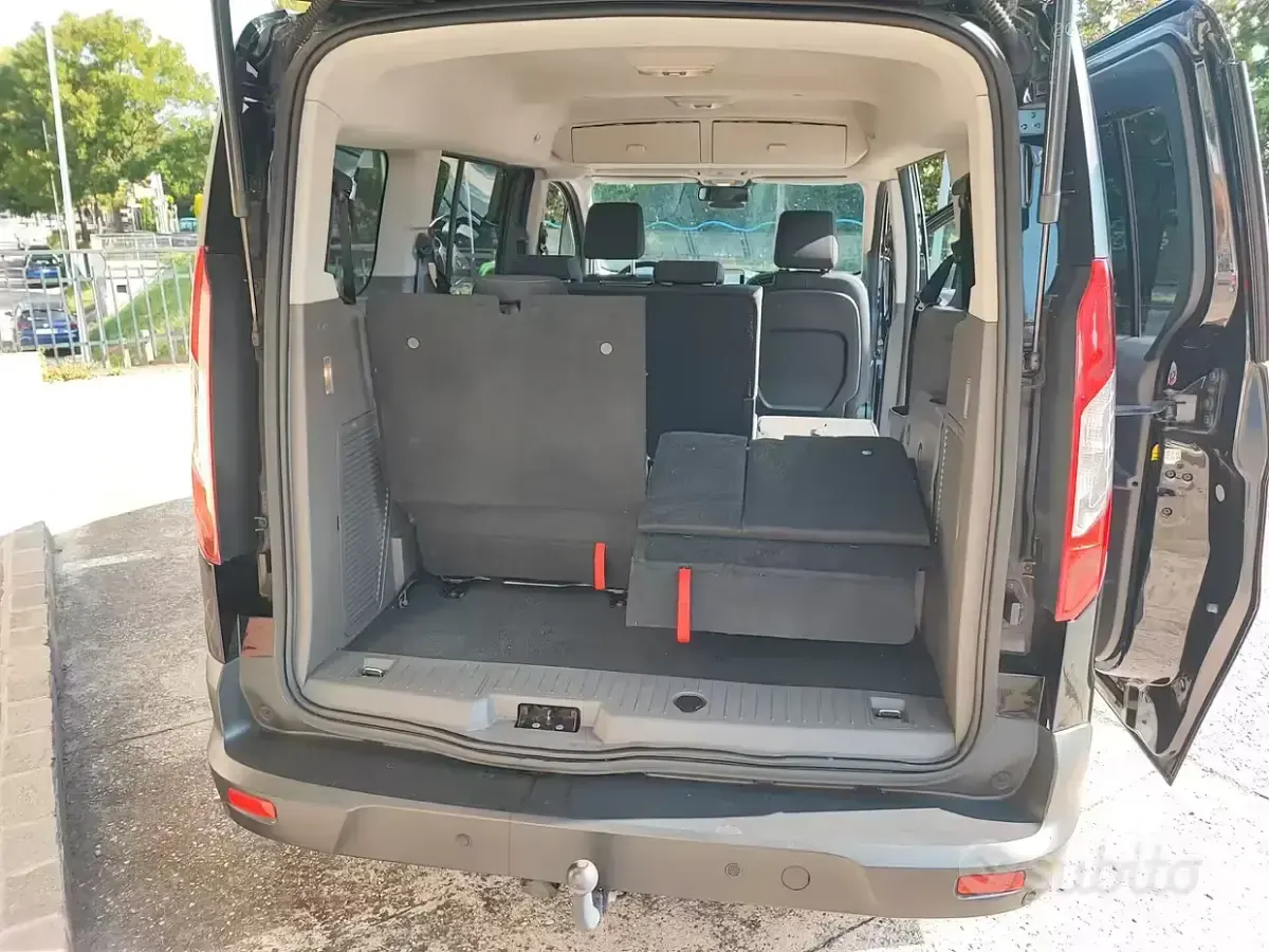 Usata Ford Tourneo 120 CV (88 kW) 2020 Nero Monovolume