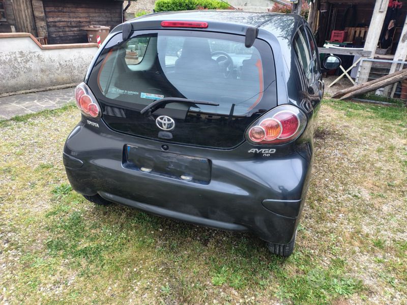 Usata Toyota Aygo 68 CV (50 kW) 2009 Grigio Utilitaria