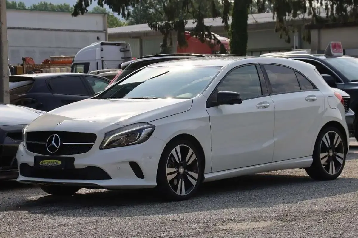 Usata Mercedes A180 Premium 122 CV (89 kW) 2015 Bianco Berlina