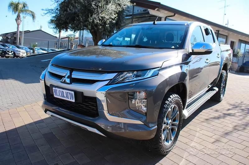Usata Mitsubishi L200 Select 149 CV (109 kW) 2020 Grigio Pick-up
