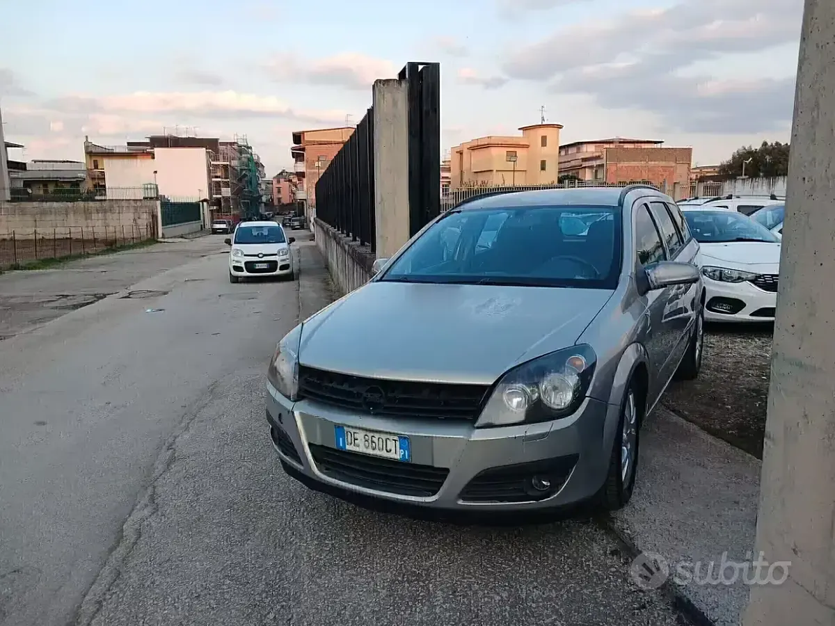 Usata Opel Astra Club 90 CV (66 kW) 2007 Grigio Station wagon