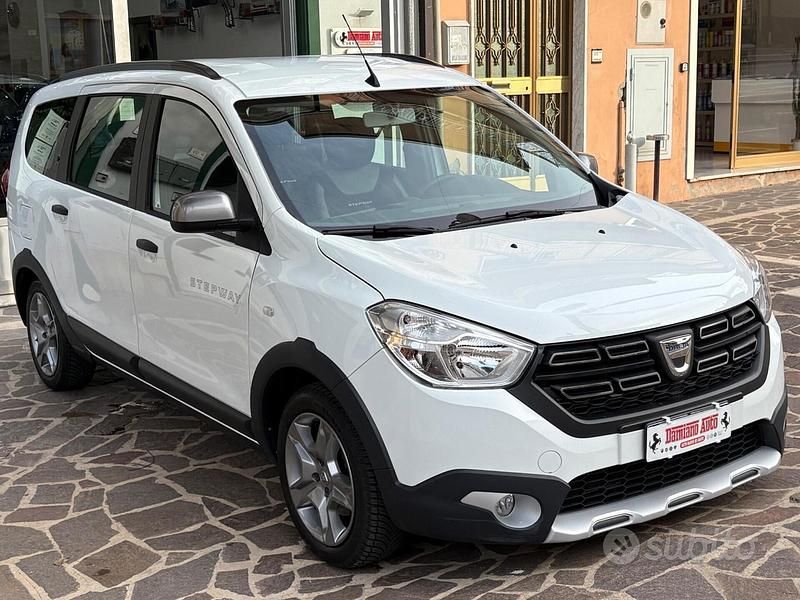 Usata Dacia Lodgy Stepway 116 CV (85 kW) 2022 Bianco Monovolume