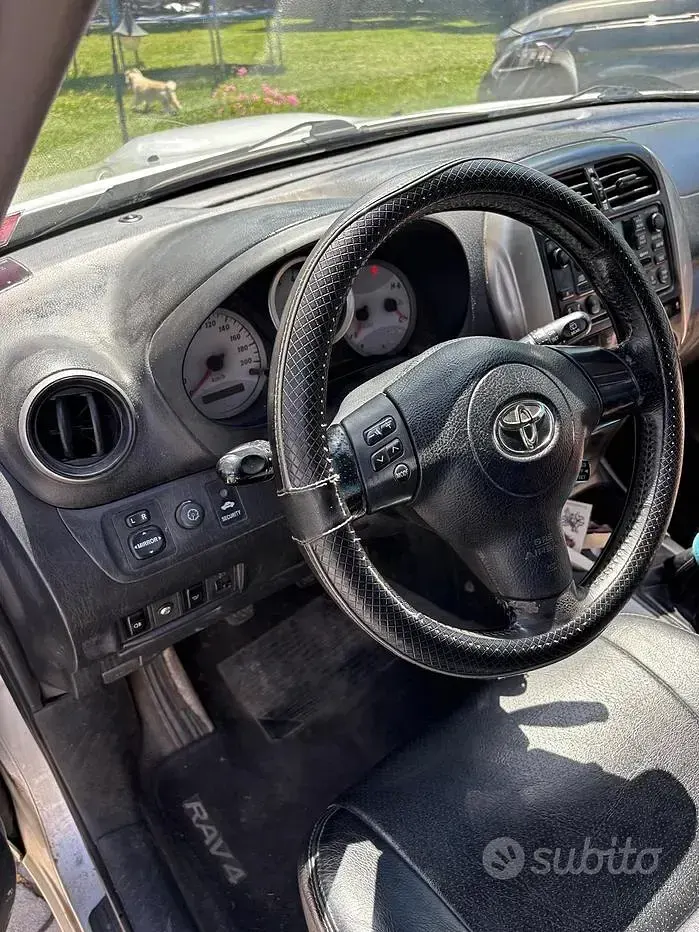 Usata Toyota RAV4 116 CV (85 kW) 2004 Grigio SUV