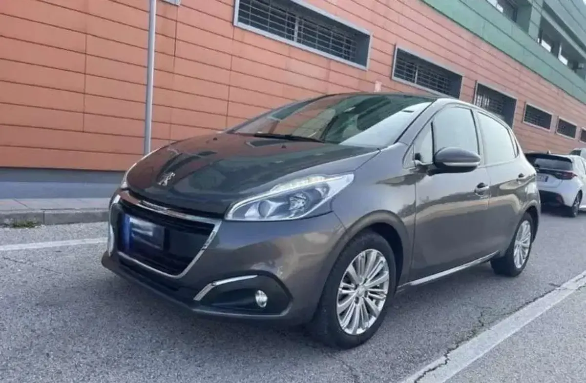 Usata Peugeot 208 Style 82 CV (60 kW) 2019 Grigio Utilitaria