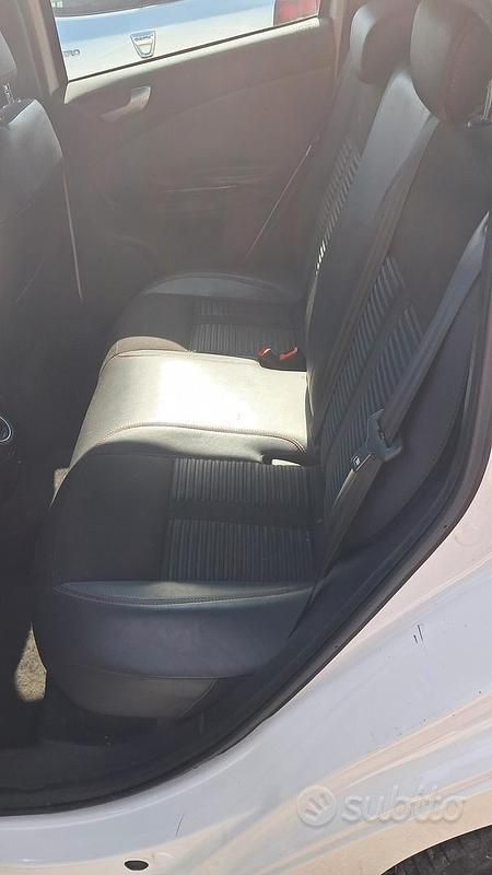 Usata Alfa Romeo Giulietta Distinctive 169 CV (124 kW) 2010 Bianco Utilitaria