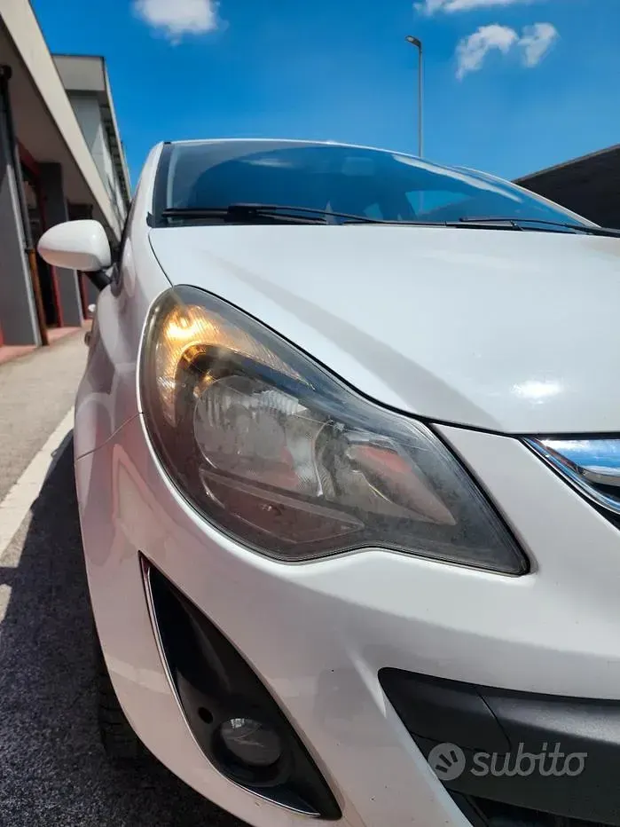 Usata Opel Corsa Edition 95 CV (69 kW) 2014 Bianco Utilitaria